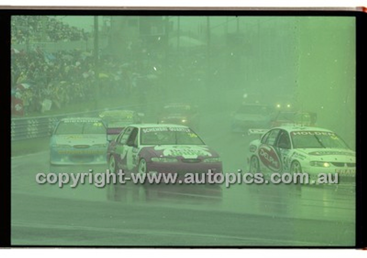 FIA 1000 Bathurst 19th November 2000 - Photographer Marshall Cass - Code 00-MC-B00-206