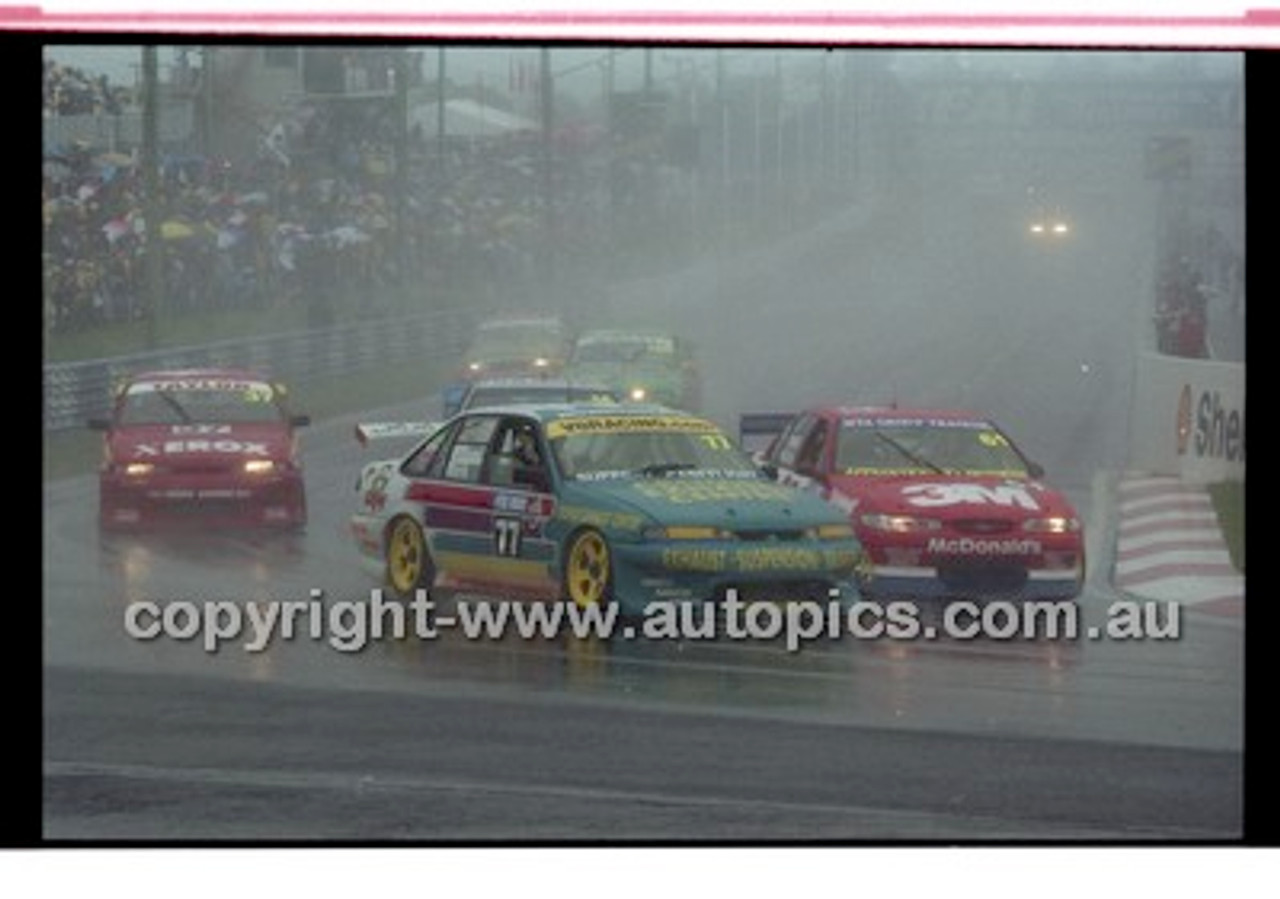 FIA 1000 Bathurst 19th November 2000 - Photographer Marshall Cass - Code 00-MC-B00-208