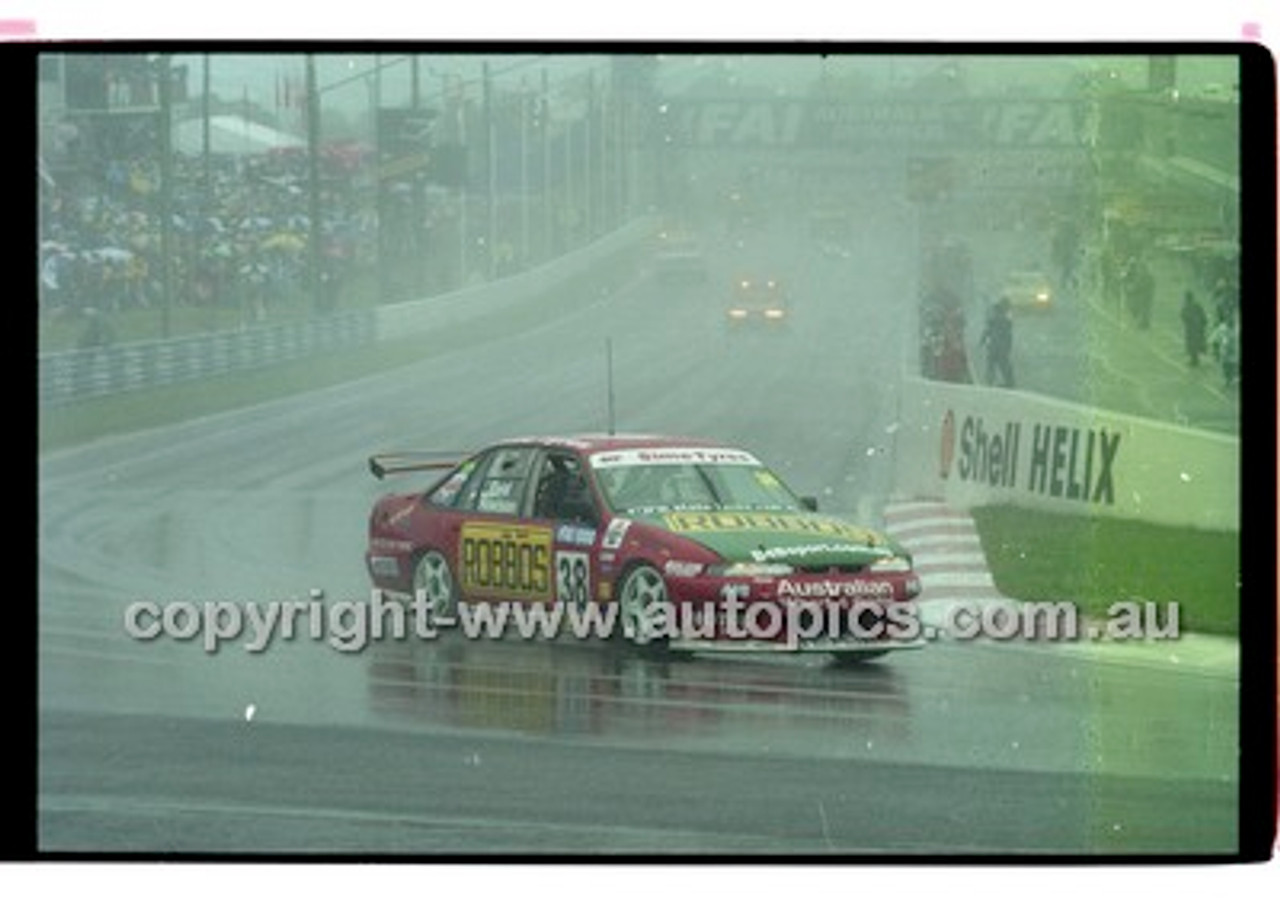 FIA 1000 Bathurst 19th November 2000 - Photographer Marshall Cass - Code 00-MC-B00-212