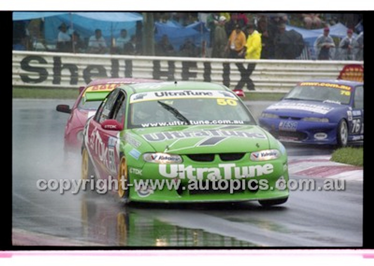 FIA 1000 Bathurst 19th November 2000 - Photographer Marshall Cass - Code 00-MC-B00-214