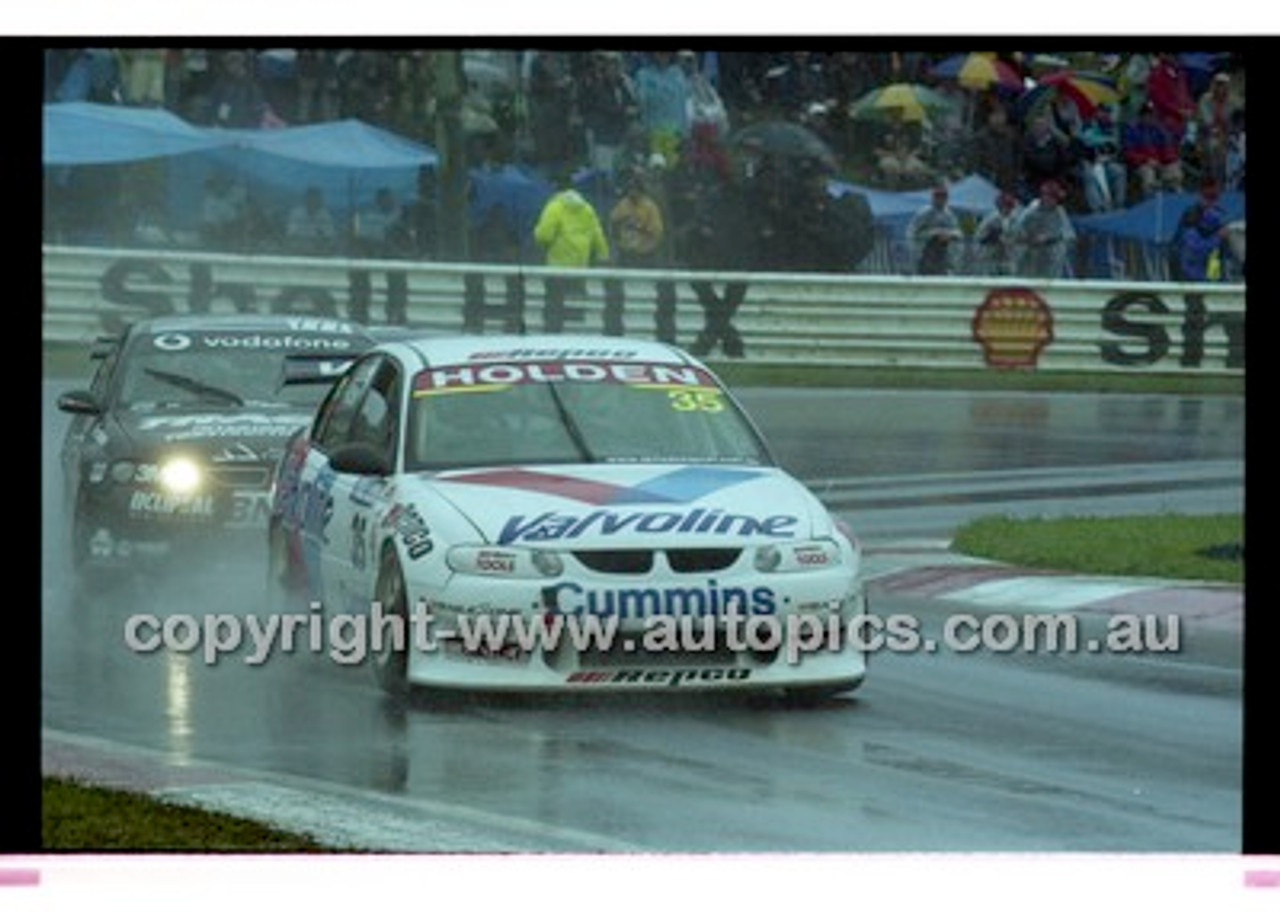 FIA 1000 Bathurst 19th November 2000 - Photographer Marshall Cass - Code 00-MC-B00-215