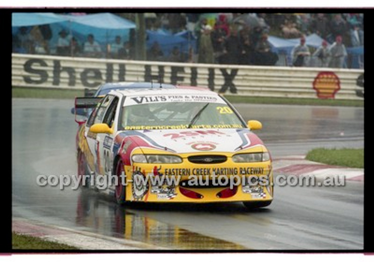 FIA 1000 Bathurst 19th November 2000 - Photographer Marshall Cass - Code 00-MC-B00-220