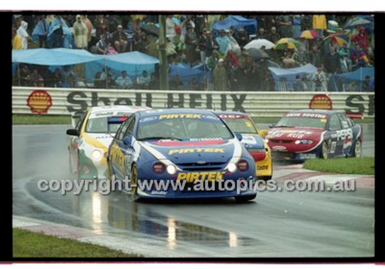 FIA 1000 Bathurst 19th November 2000 - Photographer Marshall Cass - Code 00-MC-B00-224