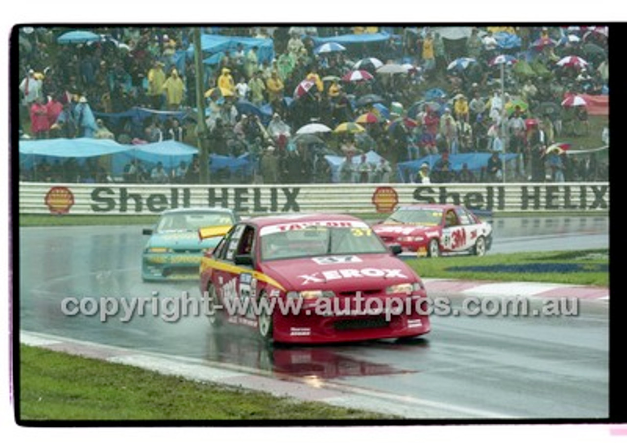 FIA 1000 Bathurst 19th November 2000 - Photographer Marshall Cass - Code 00-MC-B00-237