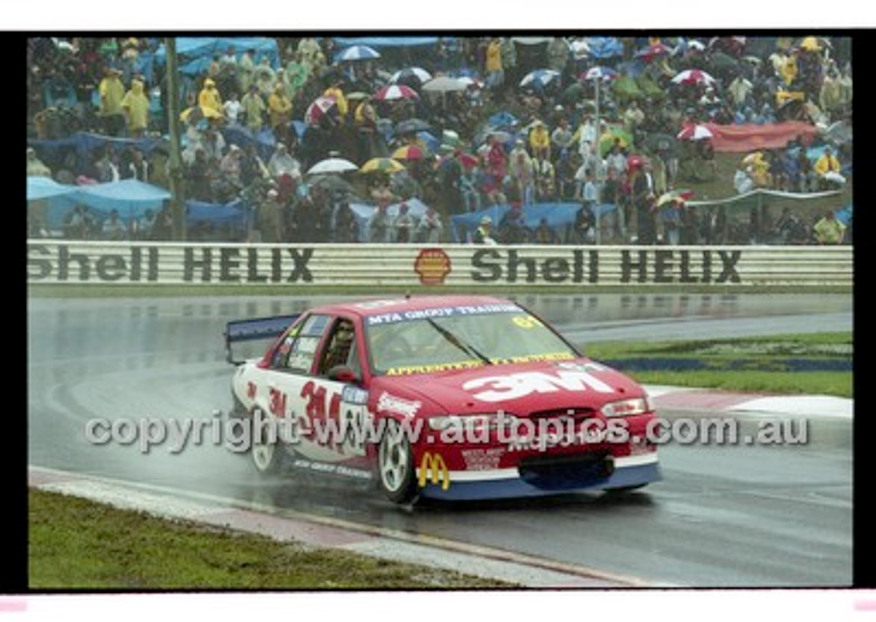 FIA 1000 Bathurst 19th November 2000 - Photographer Marshall Cass - Code 00-MC-B00-238