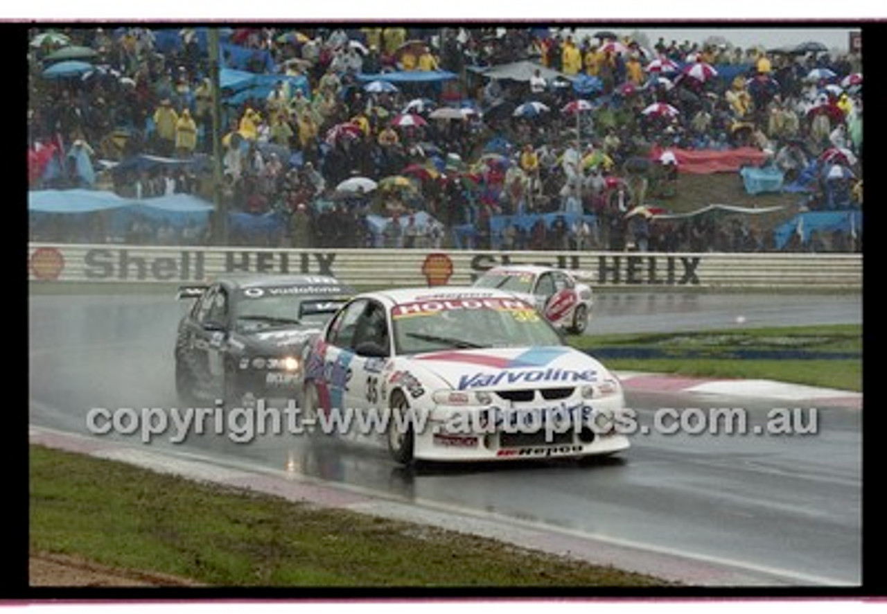 FIA 1000 Bathurst 19th November 2000 - Photographer Marshall Cass - Code 00-MC-B00-244