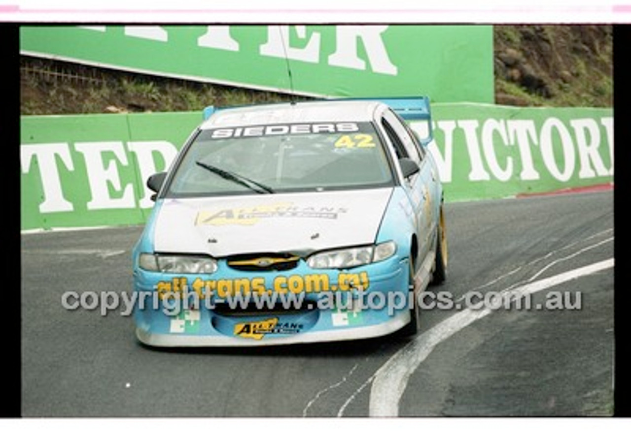 FIA 1000 Bathurst 19th November 2000 - Photographer Marshall Cass - Code 00-MC-B00-256