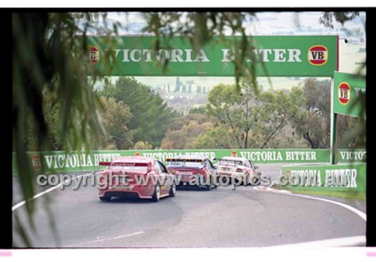 FIA 1000 Bathurst 19th November 2000 - Photographer Marshall Cass - Code 00-MC-B00-261