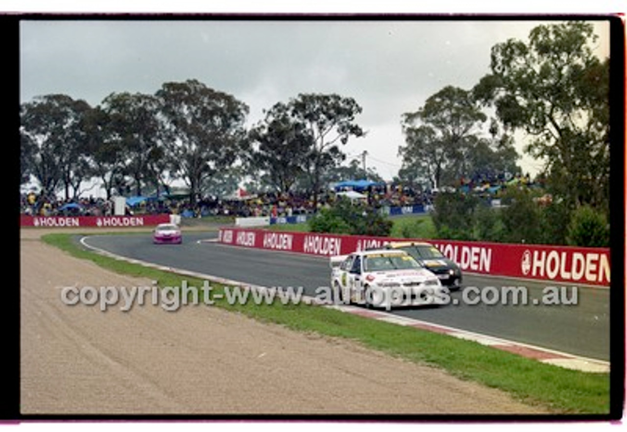 FIA 1000 Bathurst 19th November 2000 - Photographer Marshall Cass - Code 00-MC-B00-271