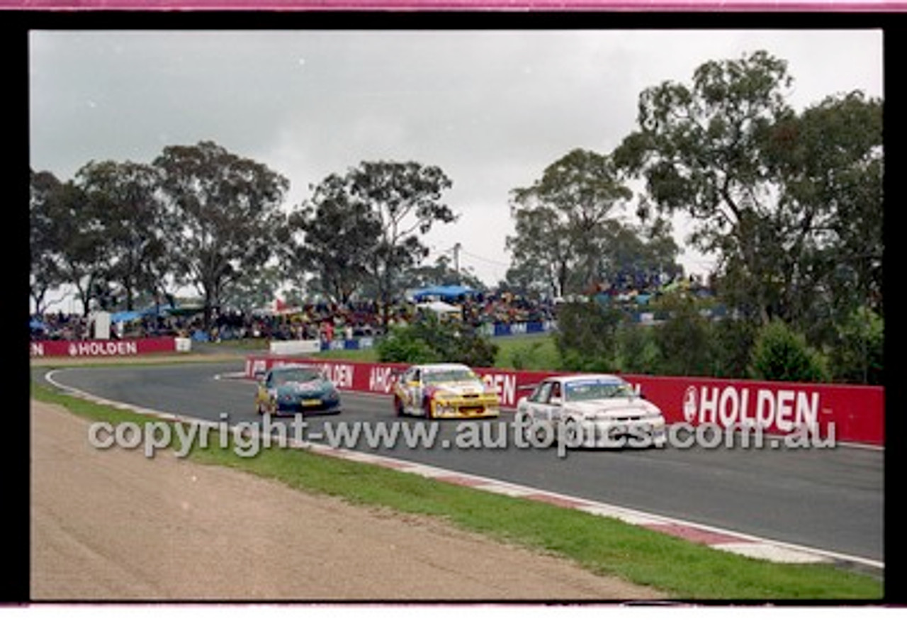 FIA 1000 Bathurst 19th November 2000 - Photographer Marshall Cass - Code 00-MC-B00-275