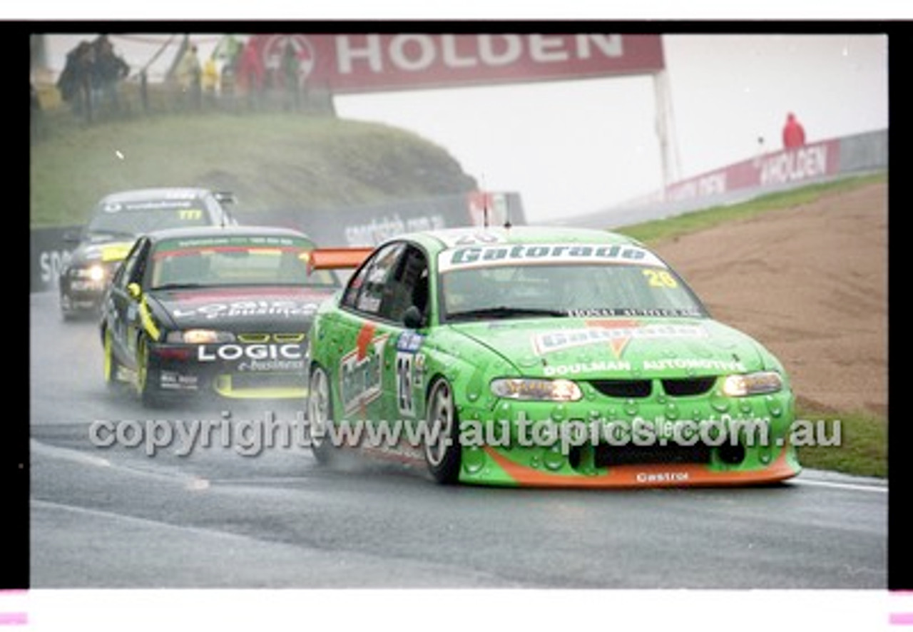 FIA 1000 Bathurst 19th November 2000 - Photographer Marshall Cass - Code 00-MC-B00-287