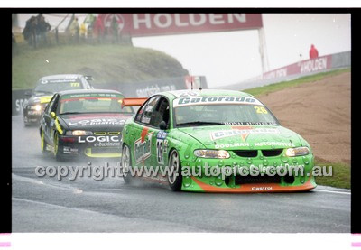 FIA 1000 Bathurst 19th November 2000 - Photographer Marshall Cass - Code 00-MC-B00-287