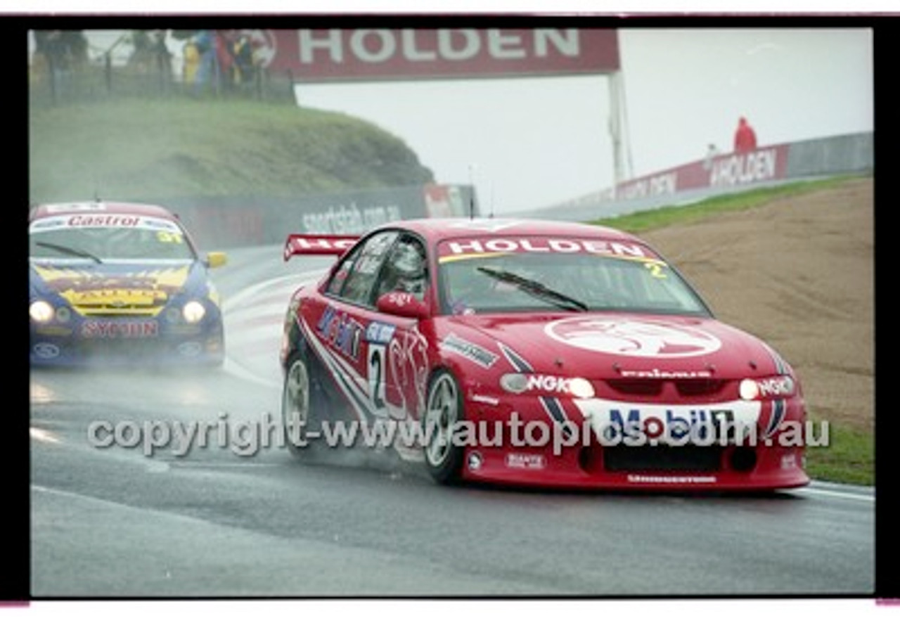 FIA 1000 Bathurst 19th November 2000 - Photographer Marshall Cass - Code 00-MC-B00-292