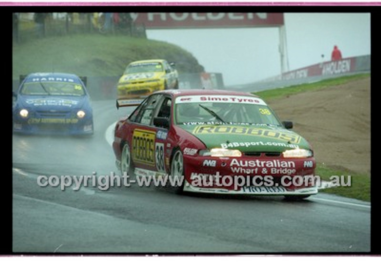 FIA 1000 Bathurst 19th November 2000 - Photographer Marshall Cass - Code 00-MC-B00-298