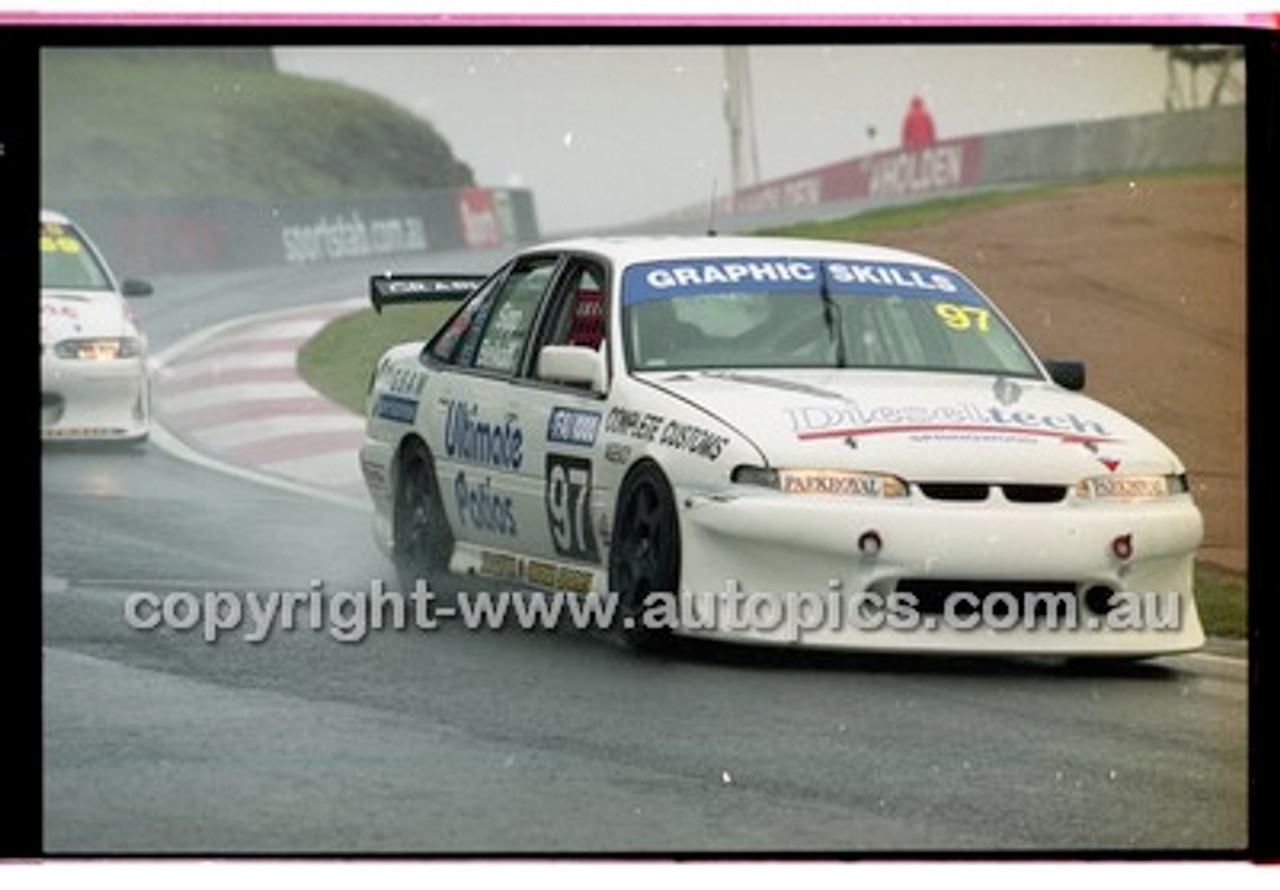FIA 1000 Bathurst 19th November 2000 - Photographer Marshall Cass - Code 00-MC-B00-301