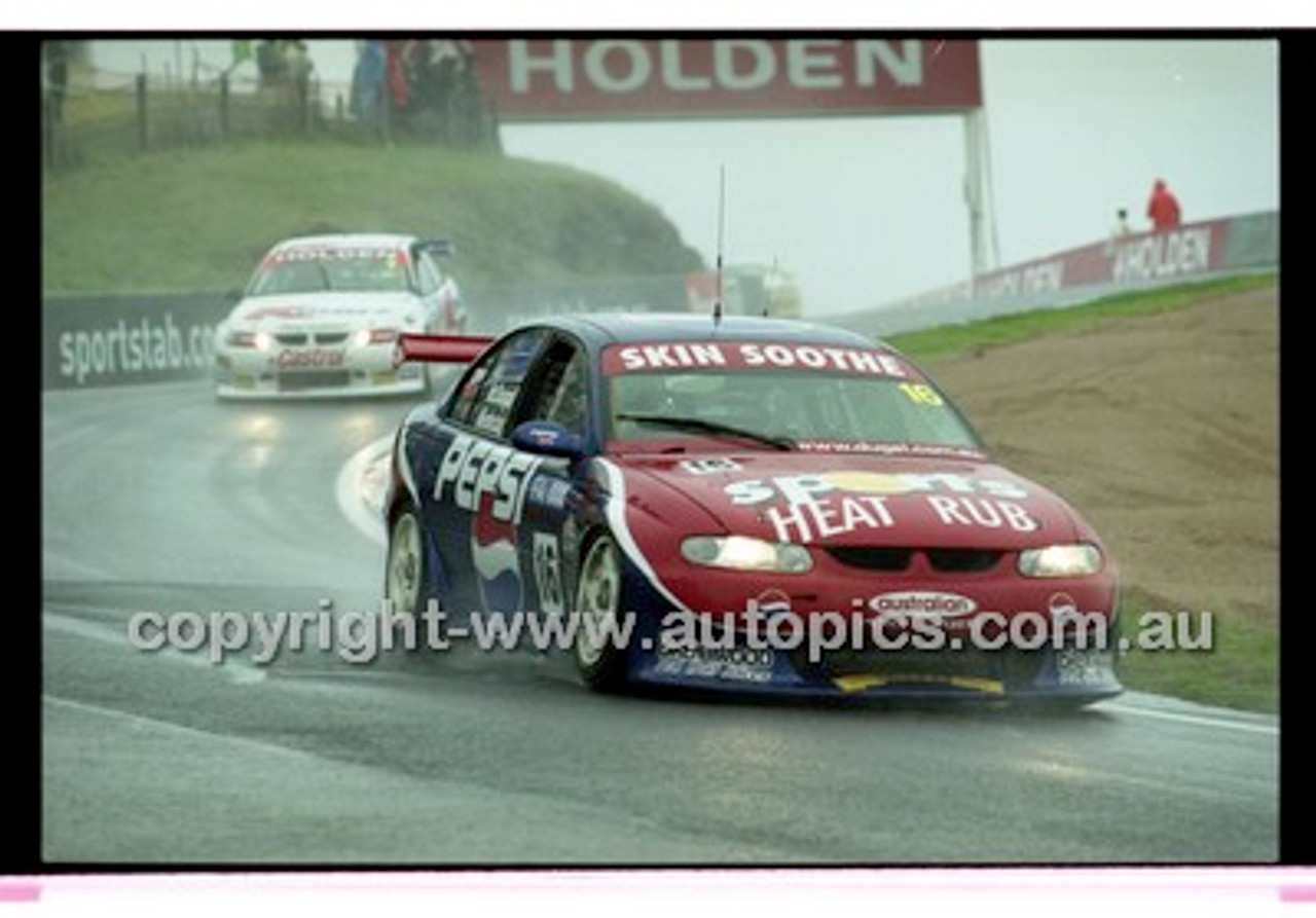 FIA 1000 Bathurst 19th November 2000 - Photographer Marshall Cass - Code 00-MC-B00-309