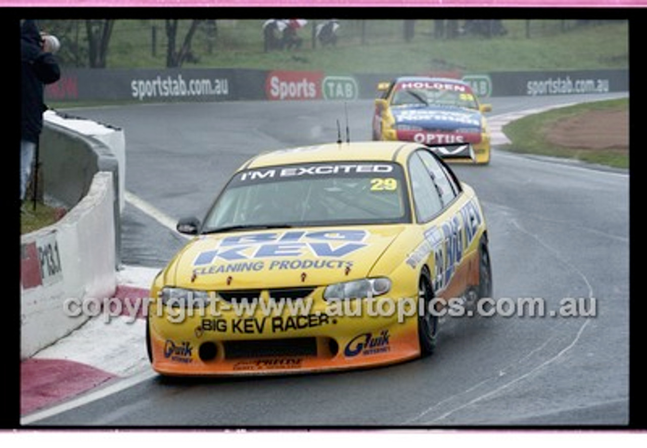 FIA 1000 Bathurst 19th November 2000 - Photographer Marshall Cass - Code 00-MC-B00-322