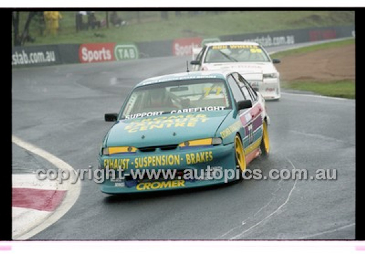 FIA 1000 Bathurst 19th November 2000 - Photographer Marshall Cass - Code 00-MC-B00-334