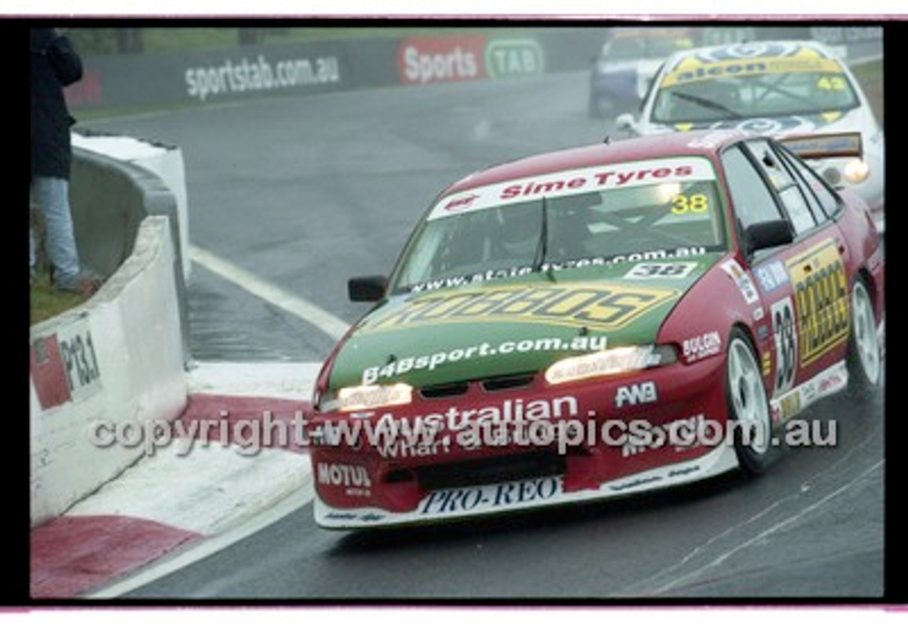 FIA 1000 Bathurst 19th November 2000 - Photographer Marshall Cass - Code 00-MC-B00-339