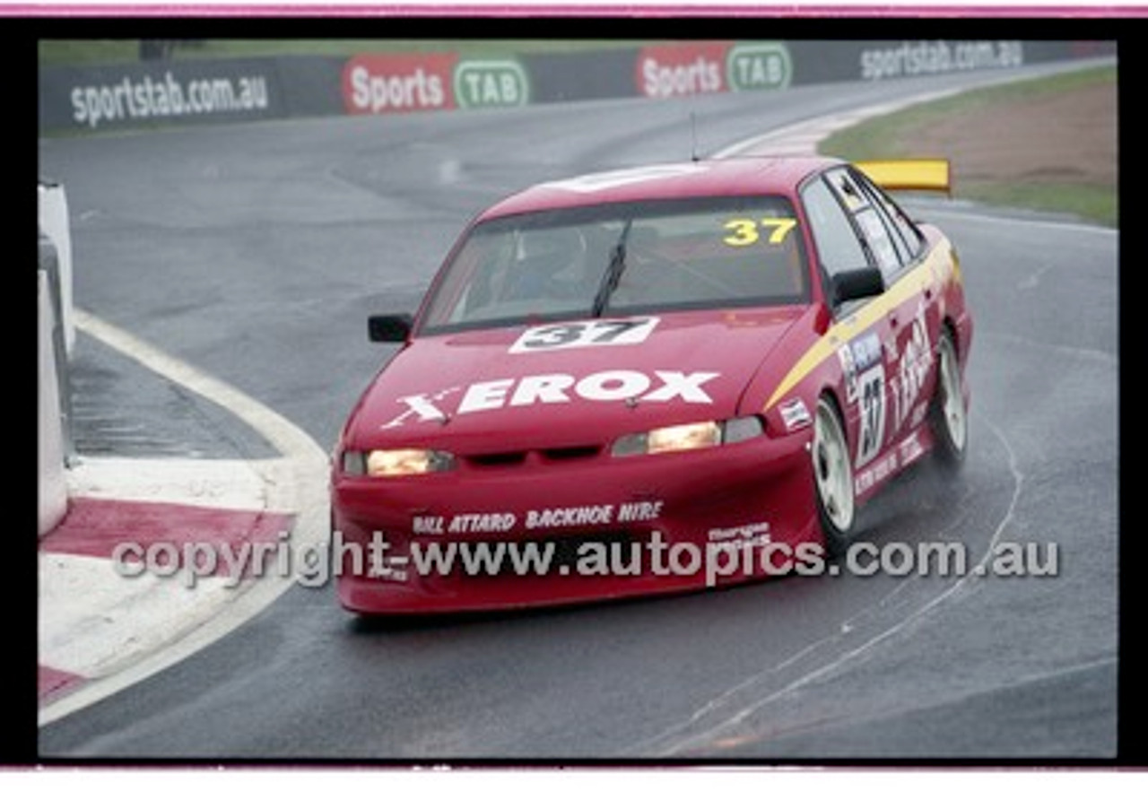 FIA 1000 Bathurst 19th November 2000 - Photographer Marshall Cass - Code 00-MC-B00-345