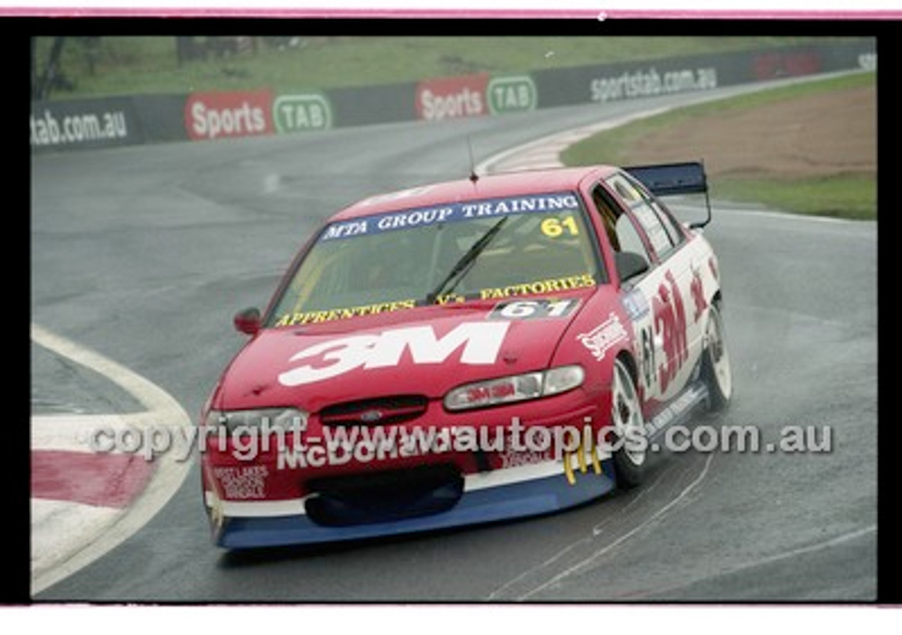 FIA 1000 Bathurst 19th November 2000 - Photographer Marshall Cass - Code 00-MC-B00-347