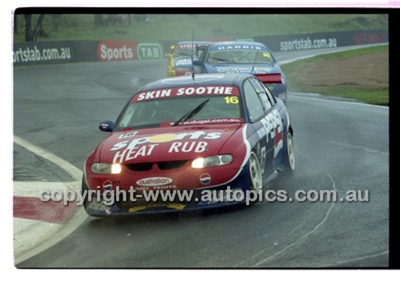 FIA 1000 Bathurst 19th November 2000 - Photographer Marshall Cass - Code 00-MC-B00-349