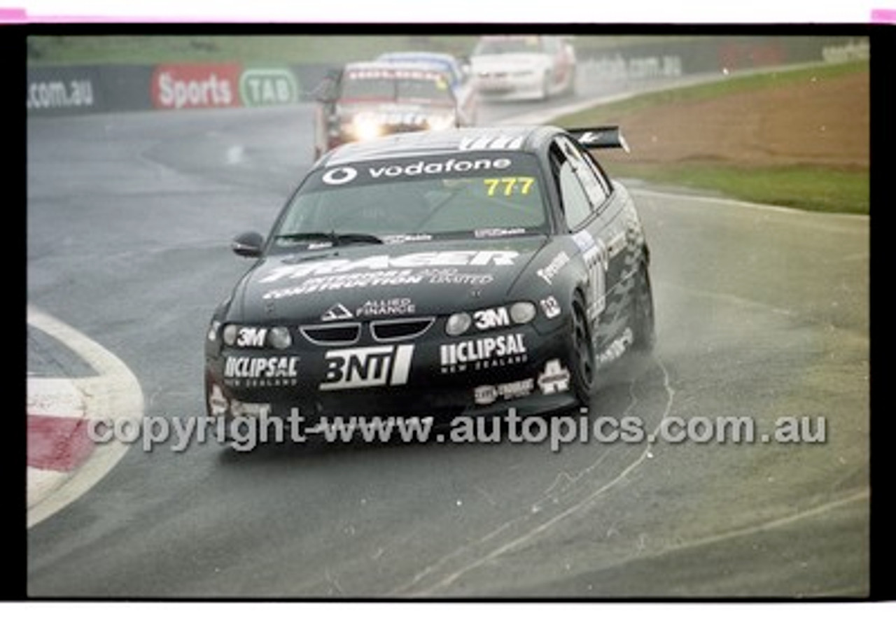 FIA 1000 Bathurst 19th November 2000 - Photographer Marshall Cass - Code 00-MC-B00-354