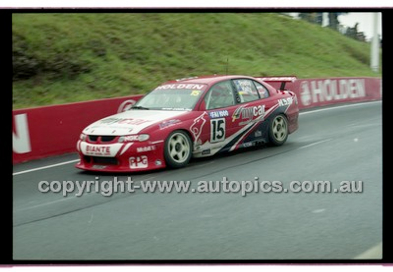 FIA 1000 Bathurst 19th November 2000 - Photographer Marshall Cass - Code 00-MC-B00-357