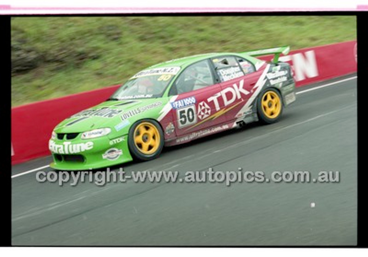 FIA 1000 Bathurst 19th November 2000 - Photographer Marshall Cass - Code 00-MC-B00-372