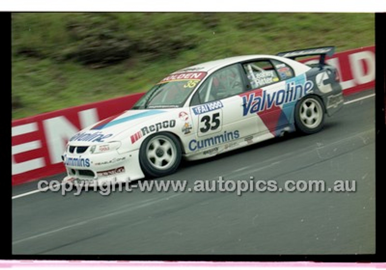 FIA 1000 Bathurst 19th November 2000 - Photographer Marshall Cass - Code 00-MC-B00-379