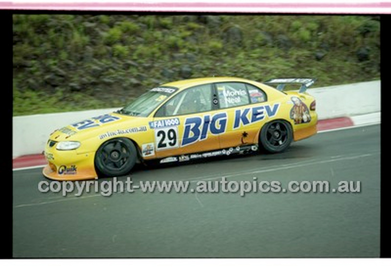 FIA 1000 Bathurst 19th November 2000 - Photographer Marshall Cass - Code 00-MC-B00-388