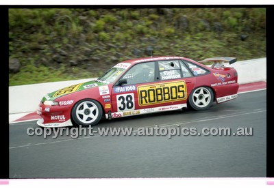 FIA 1000 Bathurst 19th November 2000 - Photographer Marshall Cass - Code 00-MC-B00-394