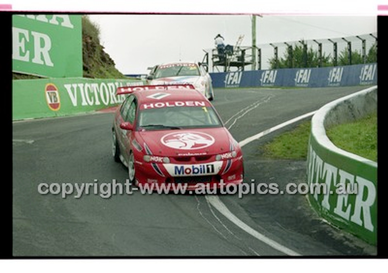 FIA 1000 Bathurst 19th November 2000 - Photographer Marshall Cass - Code 00-MC-B00-495