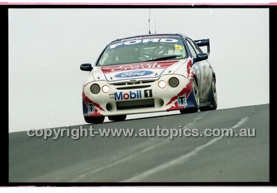 FIA 1000 Bathurst 19th November 2000 - Photographer Marshall Cass - Code 00-MC-B00-564