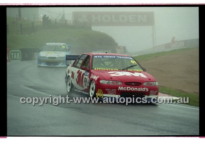 FIA 1000 Bathurst 19th November 2000 - Photographer Marshall Cass - Code 00-MC-B00-605