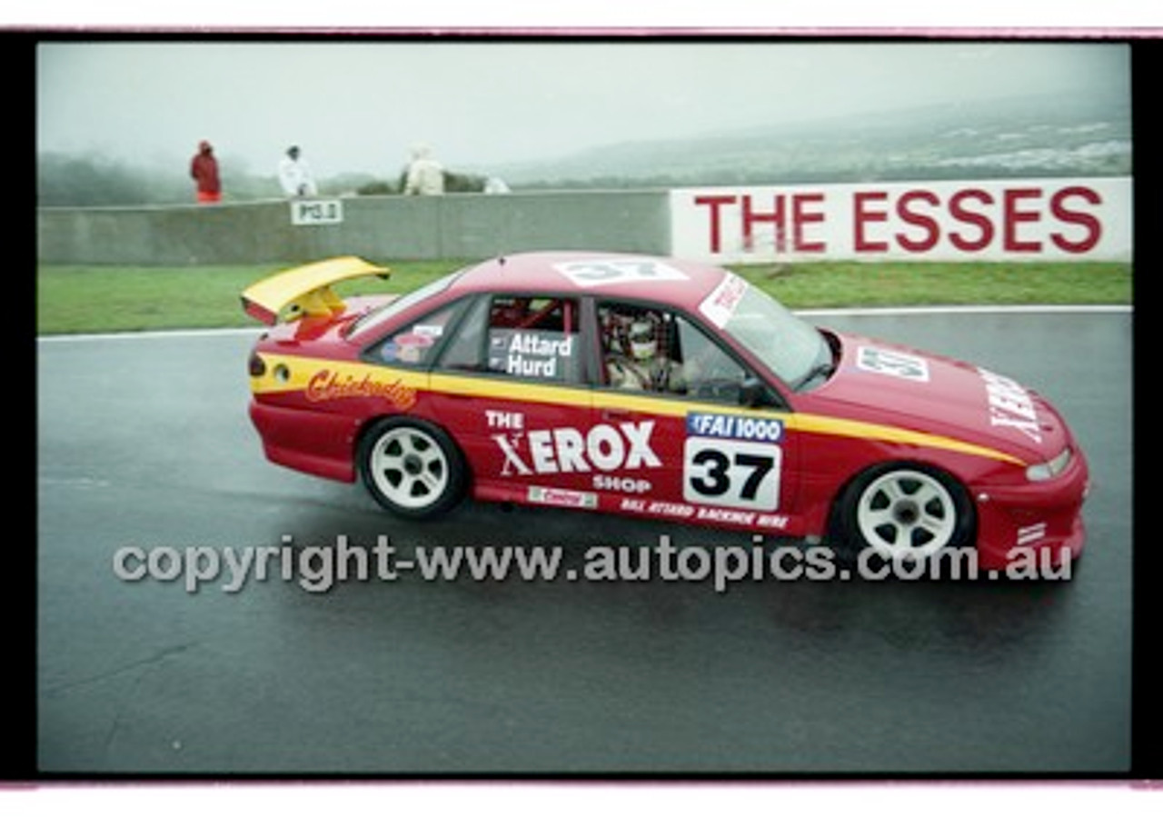 FIA 1000 Bathurst 19th November 2000 - Photographer Marshall Cass - Code 00-MC-B00-652