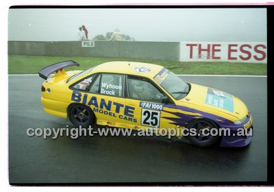 FIA 1000 Bathurst 19th November 2000 - Photographer Marshall Cass - Code 00-MC-B00-680