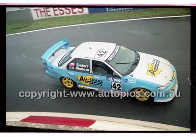 FIA 1000 Bathurst 19th November 2000 - Photographer Marshall Cass - Code 00-MC-B00-709