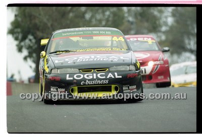 FIA 1000 Bathurst 19th November 2000 - Photographer Marshall Cass - Code 00-MC-B00-752