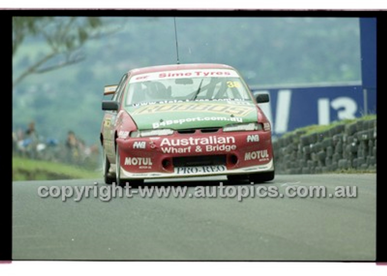 FIA 1000 Bathurst 19th November 2000 - Photographer Marshall Cass - Code 00-MC-B00-768