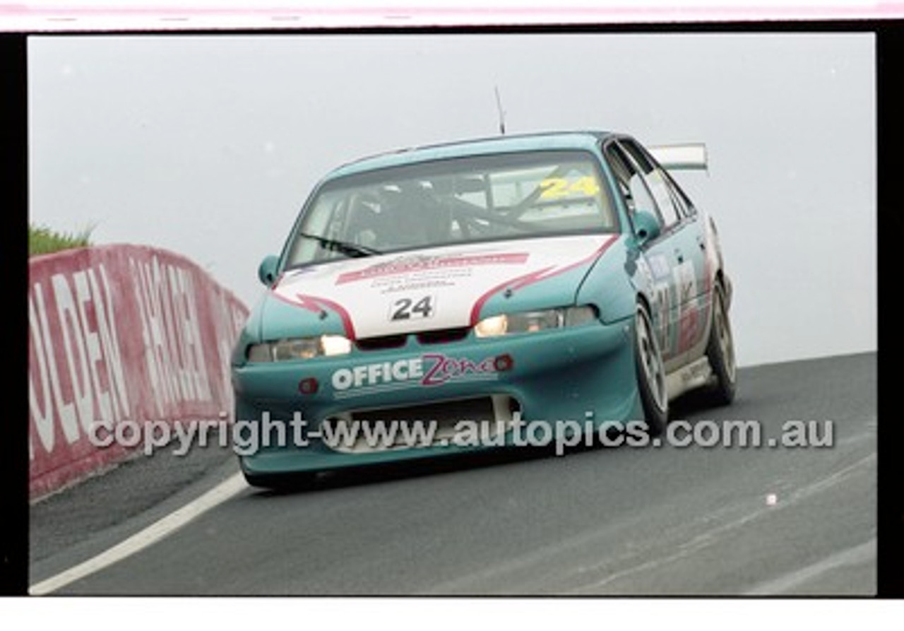 FIA 1000 Bathurst 19th November 2000 - Photographer Marshall Cass - Code 00-MC-B00-803