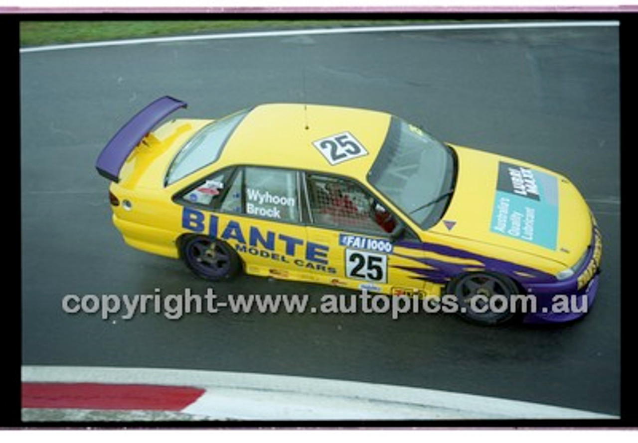 FIA 1000 Bathurst 19th November 2000 - Photographer Marshall Cass - Code 00-MC-B00-813