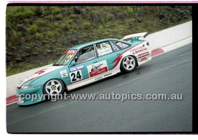 FIA 1000 Bathurst 19th November 2000 - Photographer Marshall Cass - Code 00-MC-B00-859