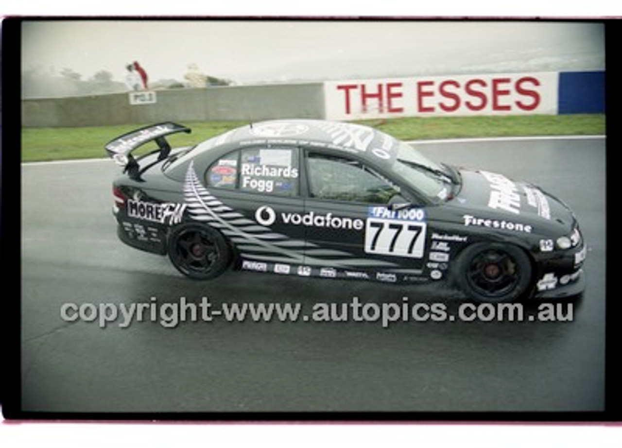 FIA 1000 Bathurst 19th November 2000 - Photographer Marshall Cass - Code 00-MC-B00-877