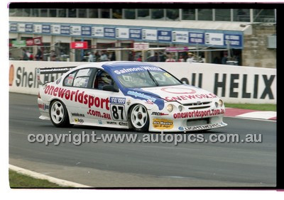 FIA 1000 Bathurst 19th November 2000 - Photographer Marshall Cass - Code 00-MC-B00-973