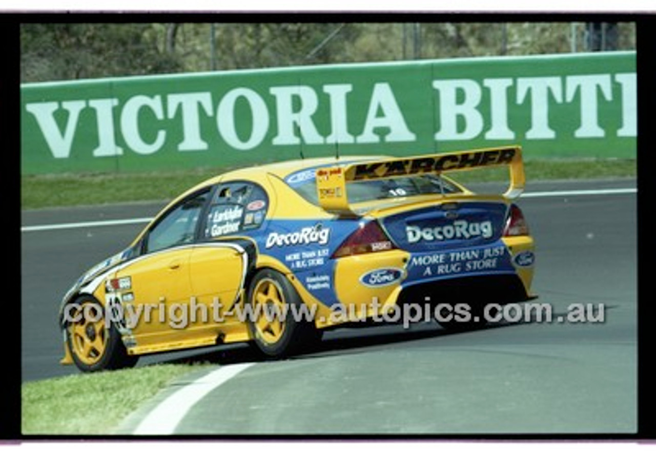 Bathurst 1000, 2001 - Photographer Marshall Cass - Code 01-MC-B01-008