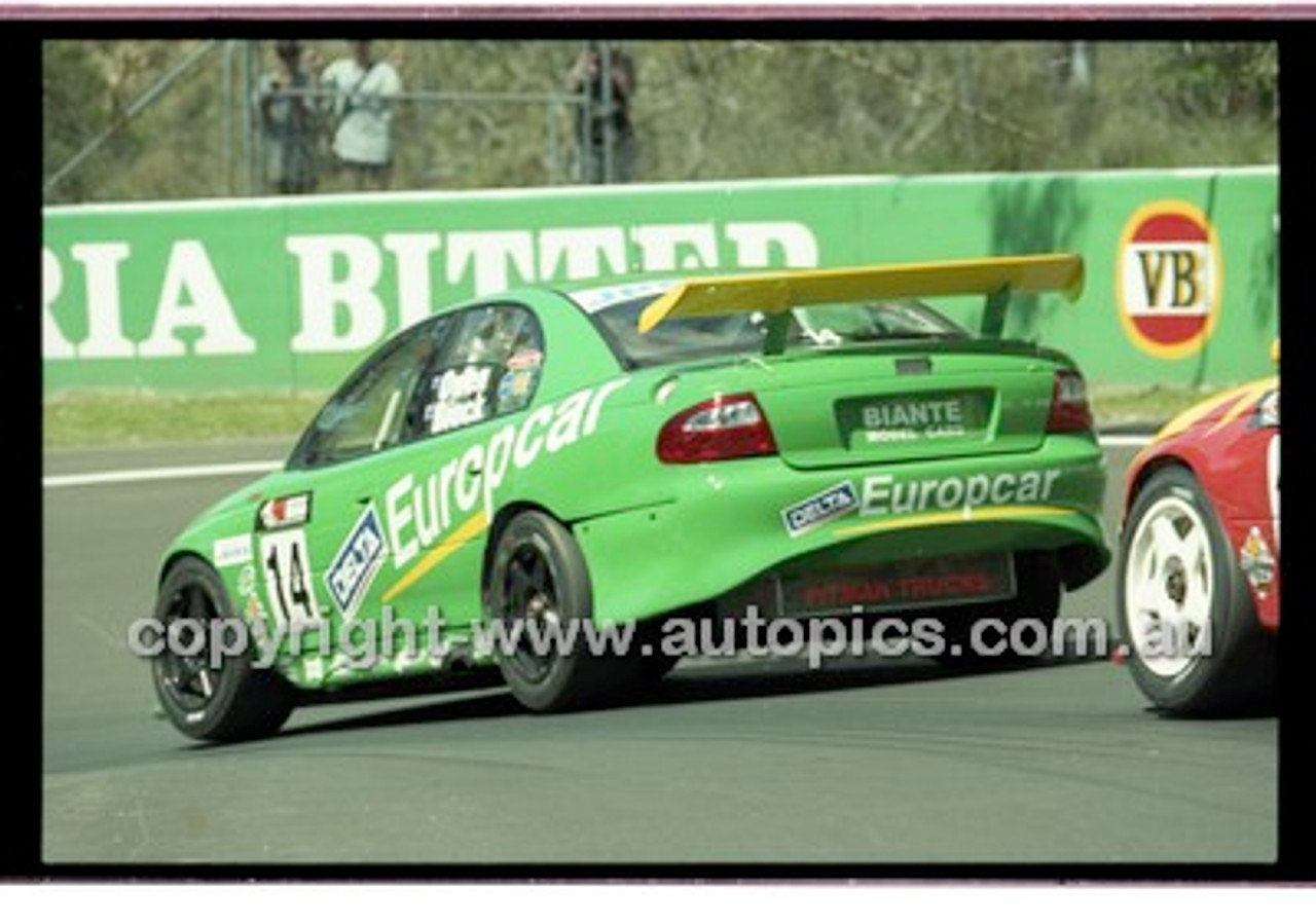 Bathurst 1000, 2001 - Photographer Marshall Cass - Code 01-MC-B01-014