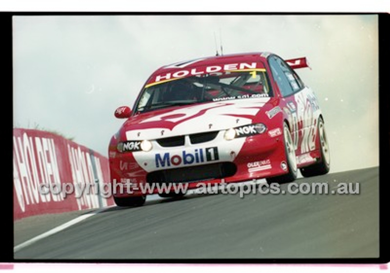 Bathurst 1000, 2001 - Photographer Marshall Cass - Code 01-MC-B01-054