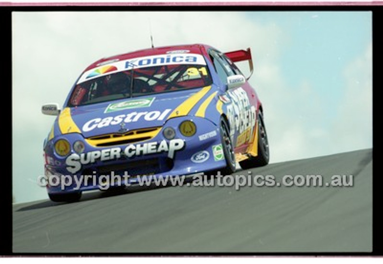 Bathurst 1000, 2001 - Photographer Marshall Cass - Code 01-MC-B01-062