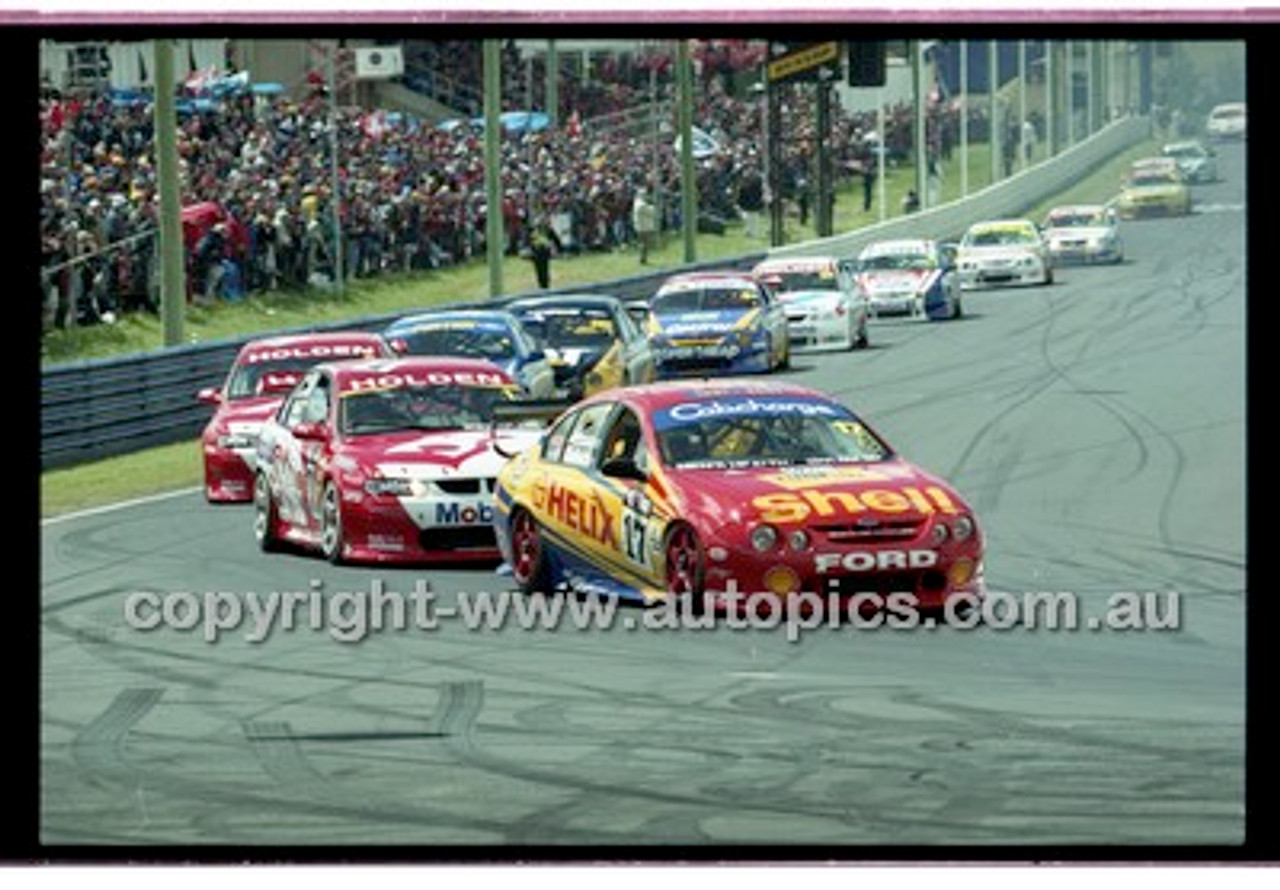 Bathurst 1000, 2001 - Photographer Marshall Cass - Code 01-MC-B01-110